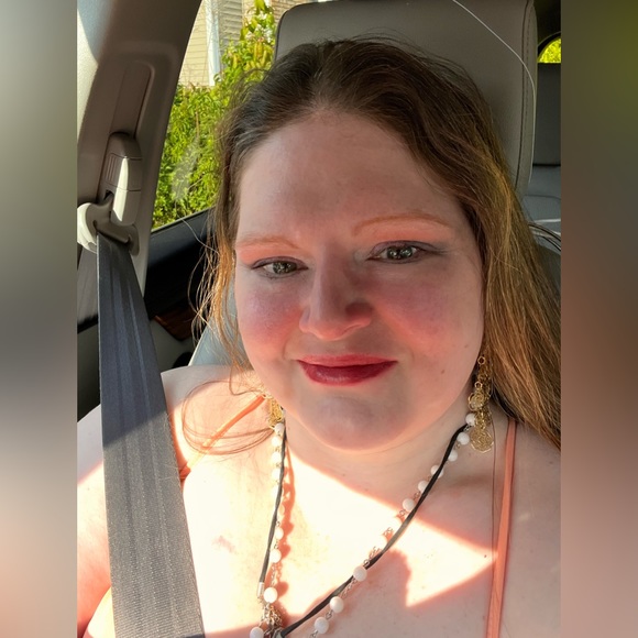 Meet your Posher, Miss Honey - Picture 2 of 13